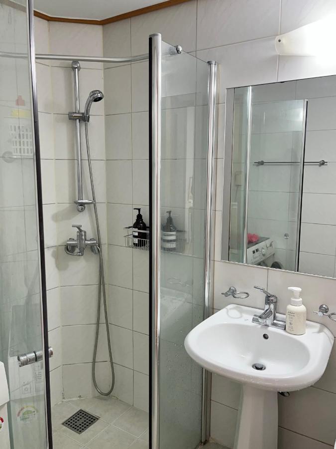 Appartamento 1 Minute House From Hongdae Seul Esterno foto